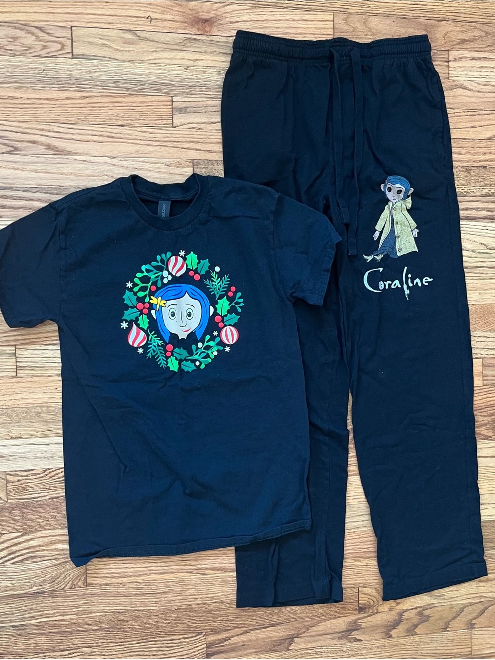 Coraline Black Pajama Set with Character Graphics Sz Small